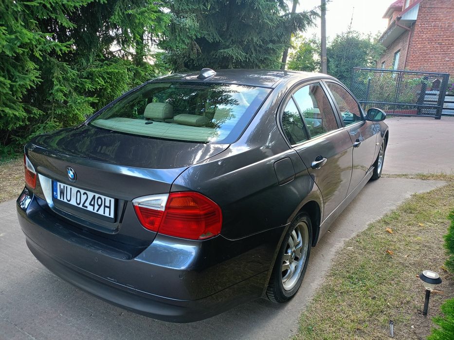 BMW E90  318d 122km