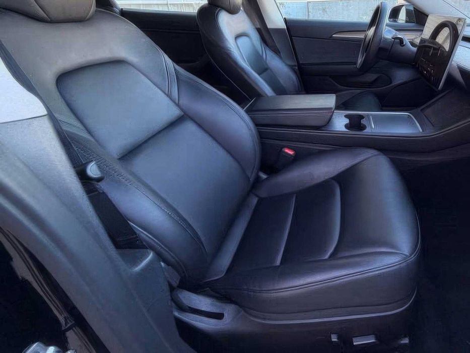 Tesla Model 3      2023