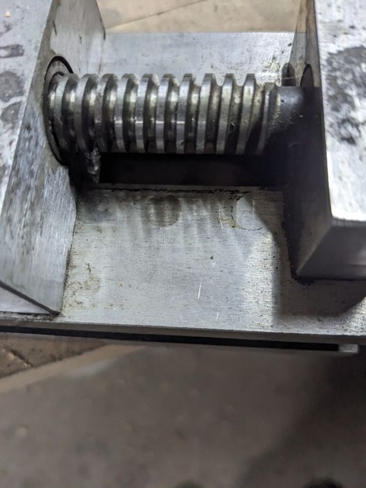 Лещата лекальні тиски .Торг.