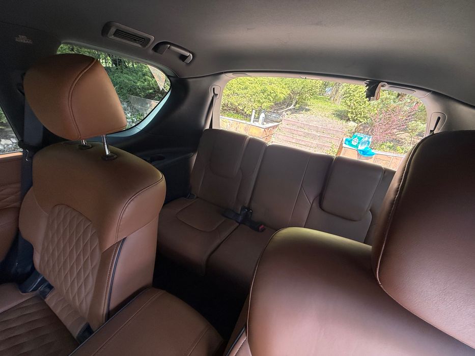 Samochód infiniti QX80