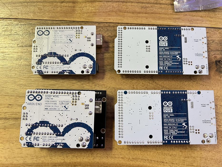 Arduino Due та Arduino Uno