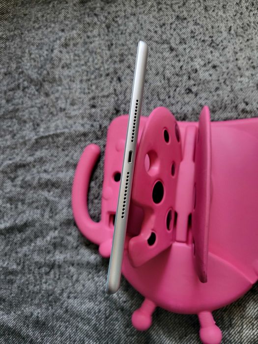 iPad 6 9.7" 128 ГБ планшет apple з чохлом