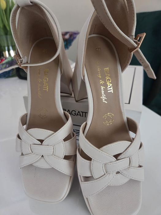 Beżowe sandały damskie na słupku r.40 platformie