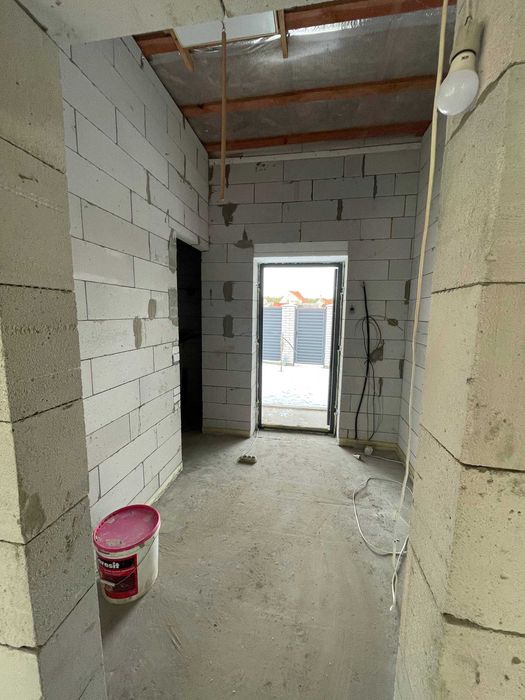 Енергоефективний будинок 110м2. Поряд ліс та обвідний канал. Газ!