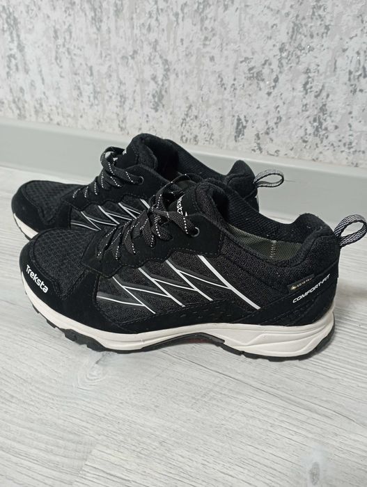 Кроссовки Treksta .