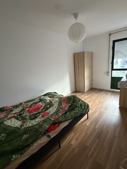 Quarto para arrendar Av General Humberto Delgado 18