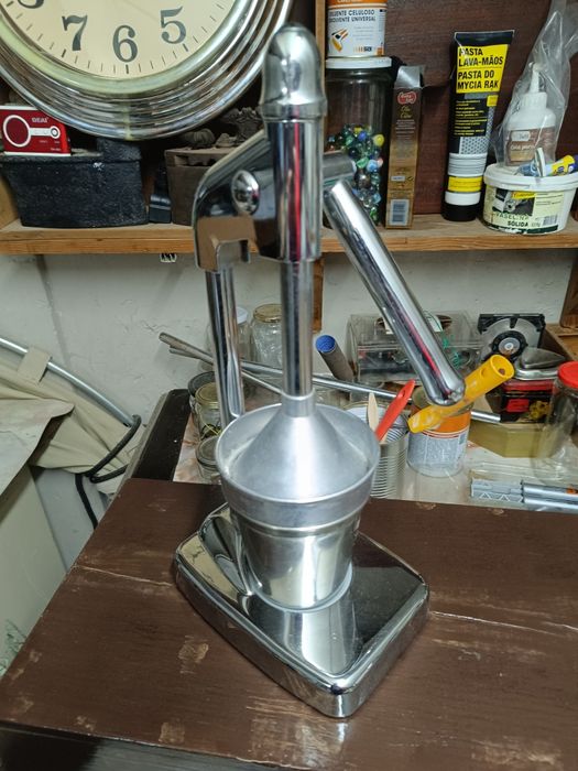 Expremedor de citrinos de design