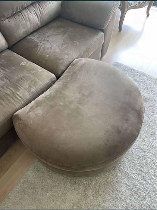 Sofá castanho com chaise longue