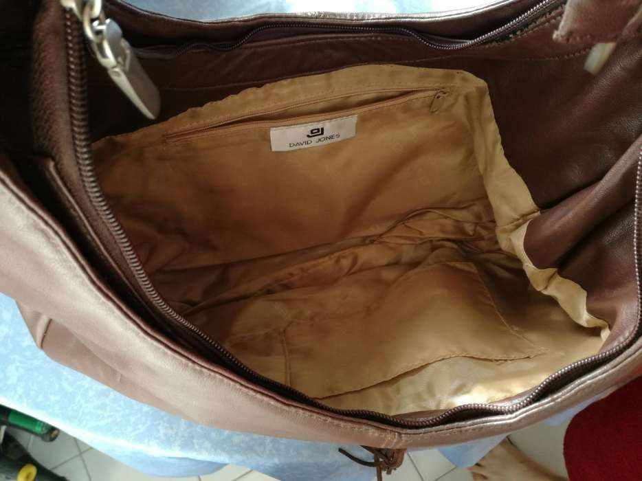 Carteira grande de mulher usada