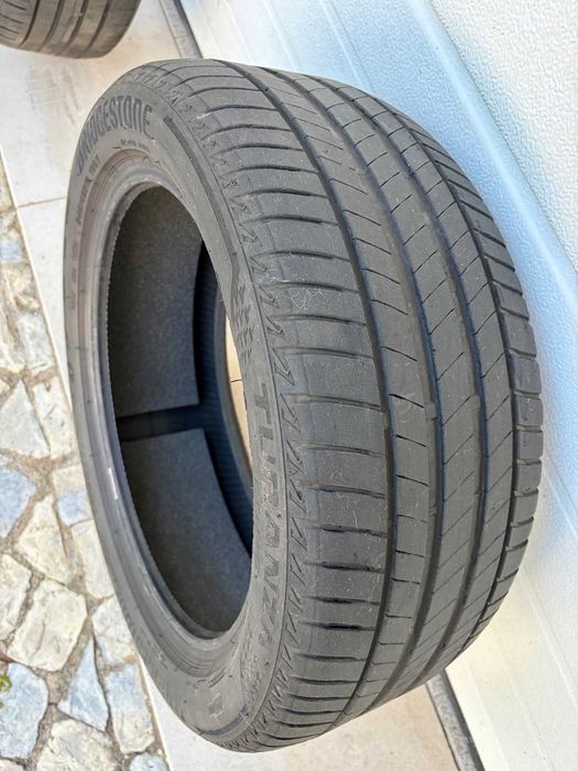 Pneu Bridgestone Turanza T005 245/45R18 100Y semi novo. VENDO OU COMPRO
