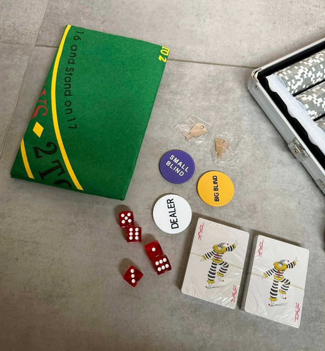 Zestaw do Pokera Walizka Poker Karty Texas Żetony Kostki 500 Żetonów