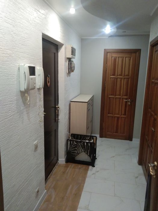 Поклейка обоев, шпаклёвка стен и др