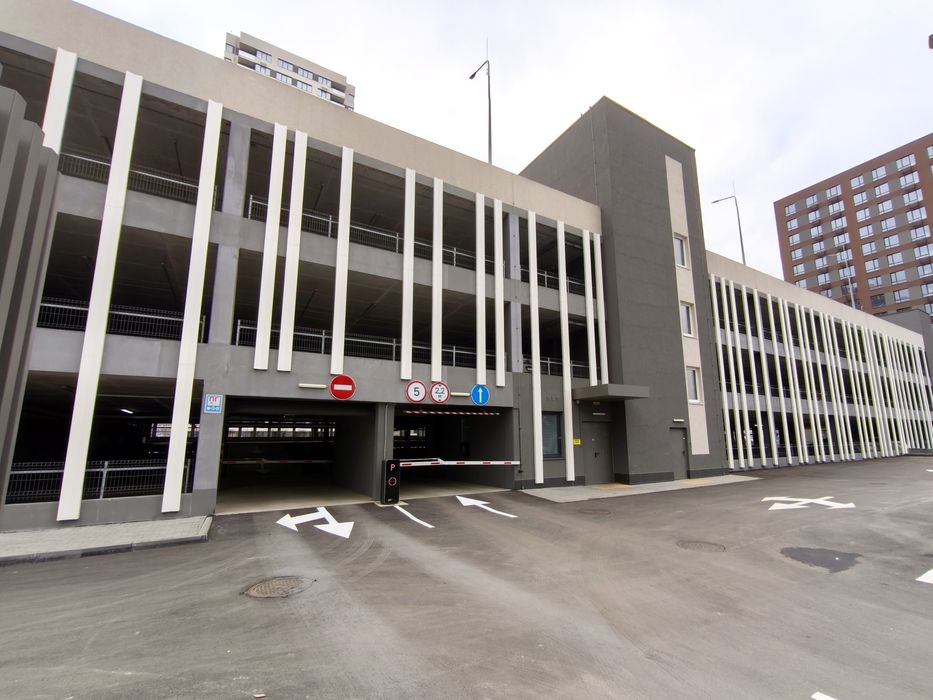 Паркомісце -1 поверх, Варшавський-3, Змієнка 32