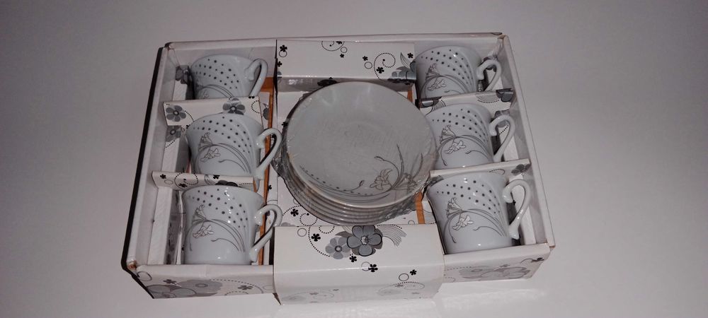 Набор чашки с блюдцами .