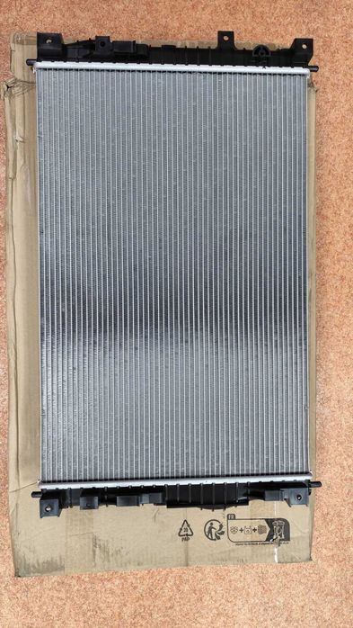 Радіатор охолодження двигуна 9678711180 Peugeot/Citroen
