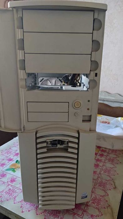 Комп'ютер  Intel Xeon E5, DDR3 16Gb, SSD 120, HDD 1Tb