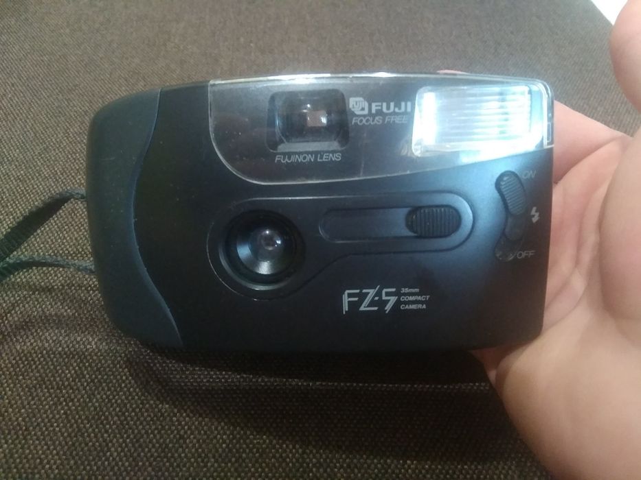 Старовинний фотоапарат FUJI FZ-5 35mm