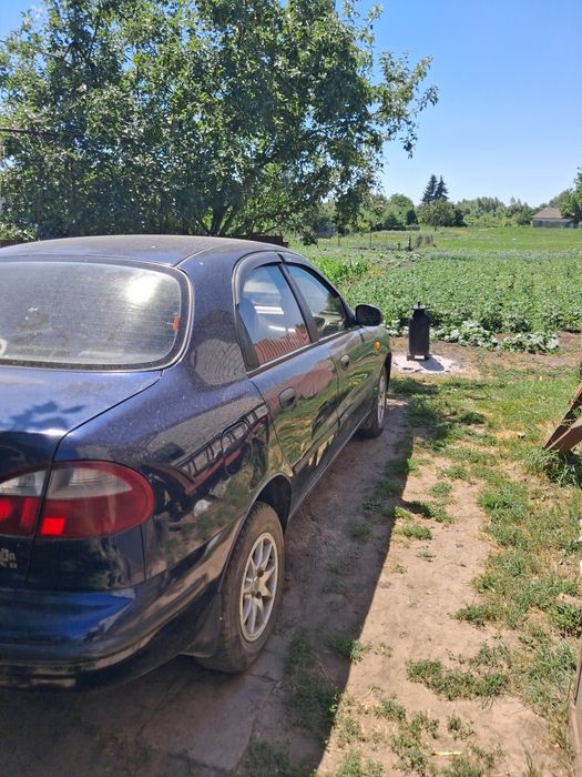 Продам автомобіль деу ланос.