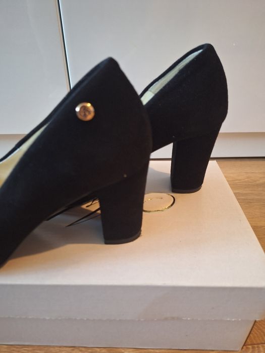 Czółenka czarne na słupku roz.38