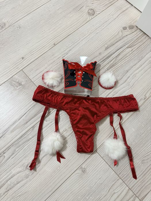 Zestaw prezentowy bielizny intimissimi tezenis puszki stringi