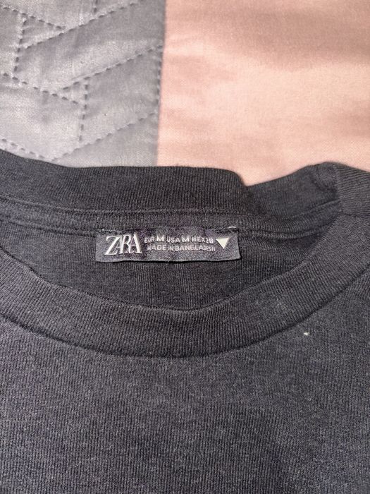 Top de maga comprida por cima do umbigo preta basica