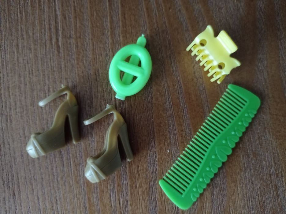 Набор аксессуаров для кукол Туфли Расческа Заколочки