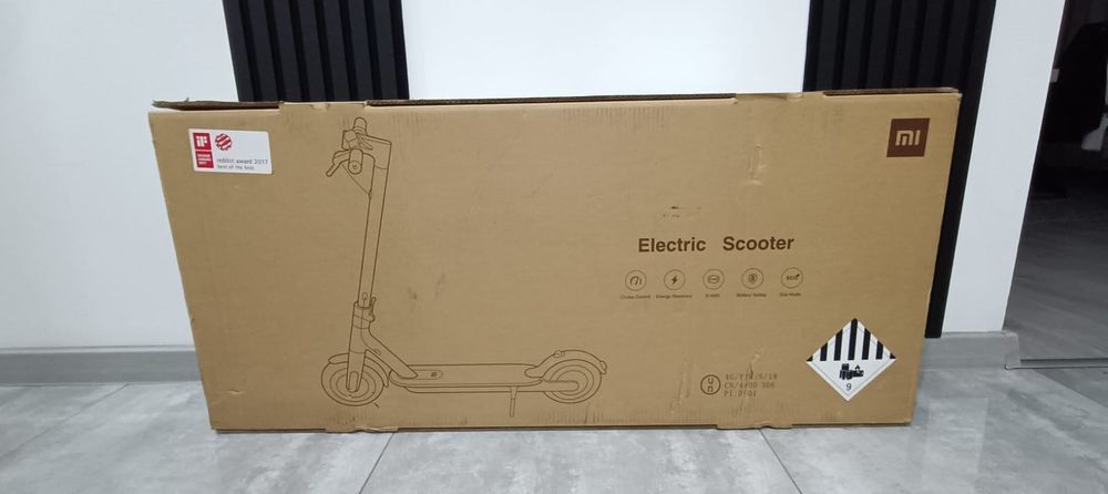 Hulajnogę elektryczna Xiaomi.