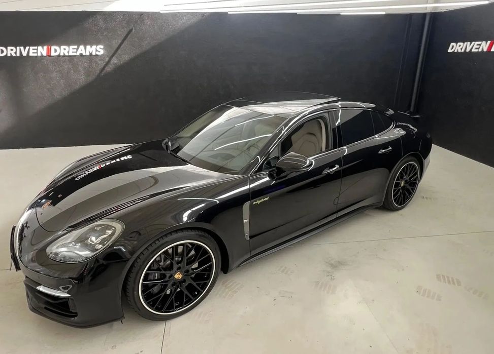 Porsche Panamera 4 E-Hybrid Platinum Edition