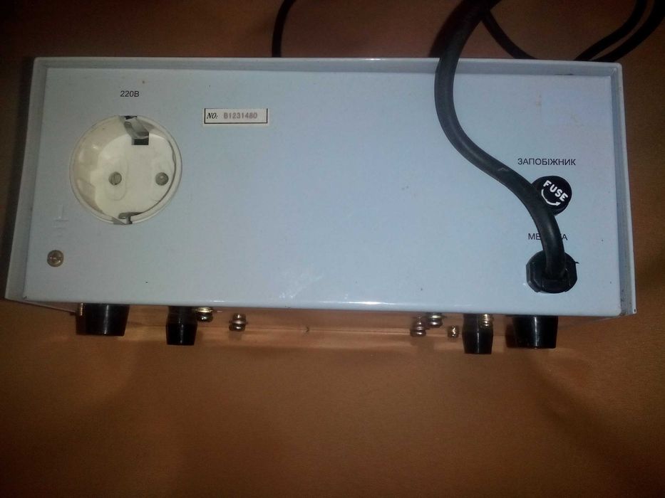 Стабілізатор напруги релейного типу CHP 350 BA .