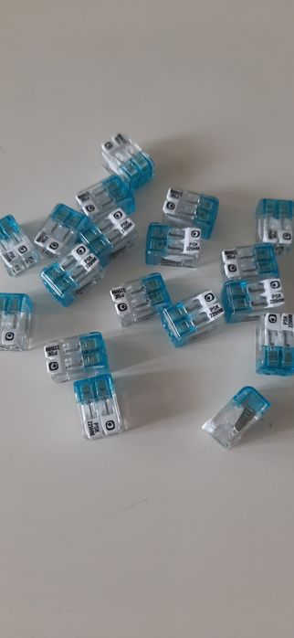 Sprzedam szybkozłączki wago 2 klapką