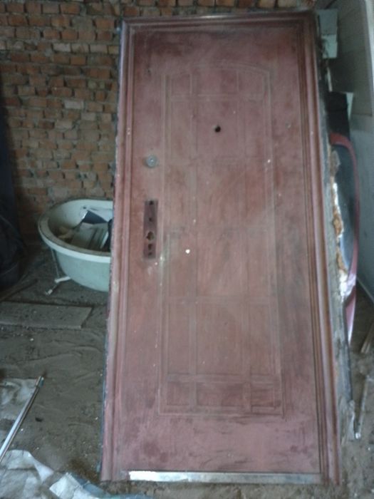 продам металеві двері