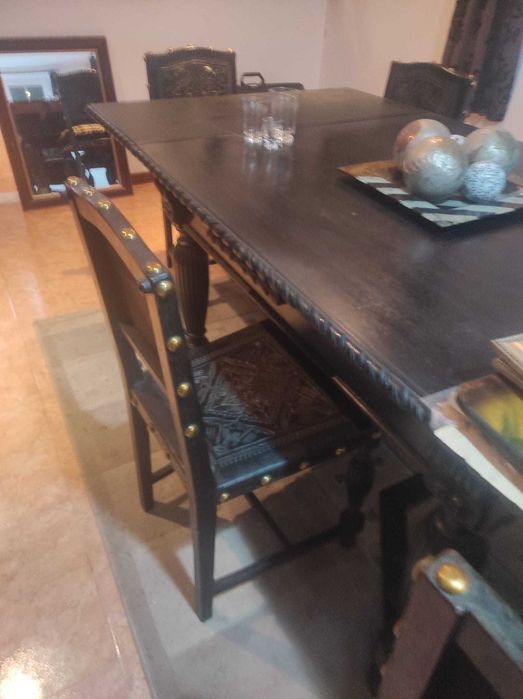 Conjunto mesa extensível e 8 cadeiras antigas