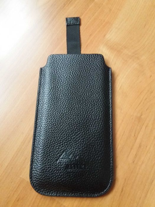 Etui Assem na smartfon.