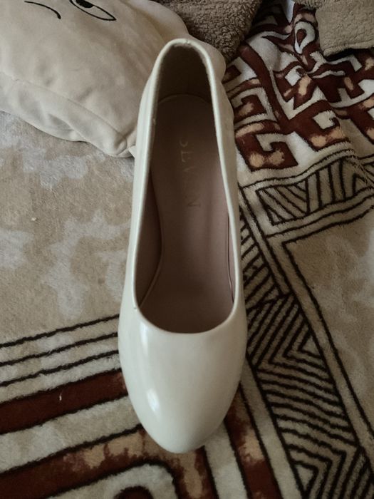 Белые туфли. 36рр. 100грн.
