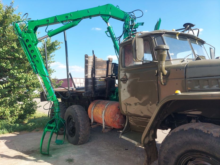 Продам лісовоз Урал  мніпулятор