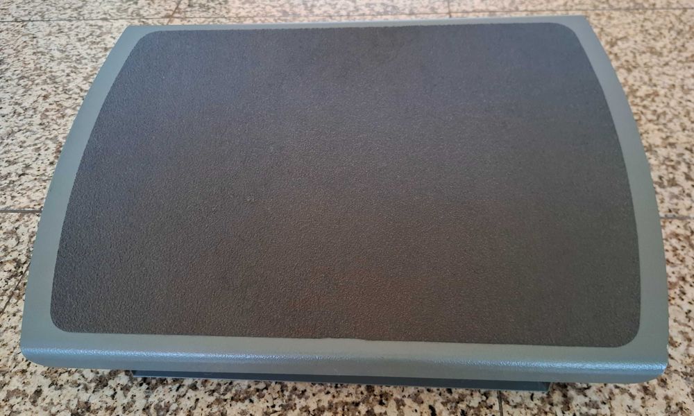 Apoio para pés metálico, marca 3M, antideslizante, regulável