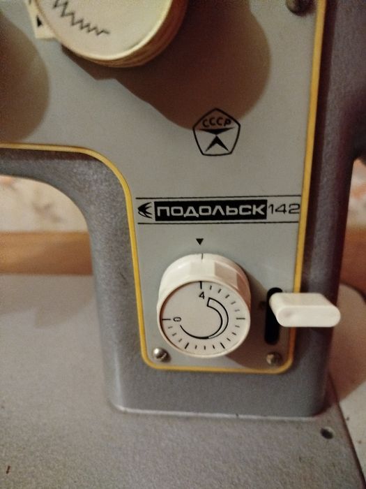 Швейная машинка Подольск 142