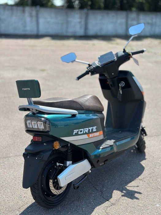 Электроскутер FORTE STRIKER
