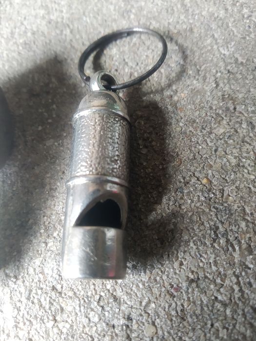 Apito antigo de futebol" The Acme Thunderer" Inglês e apito da polícia