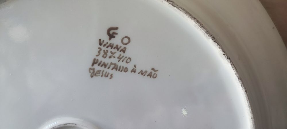 Prato pintado á mão.