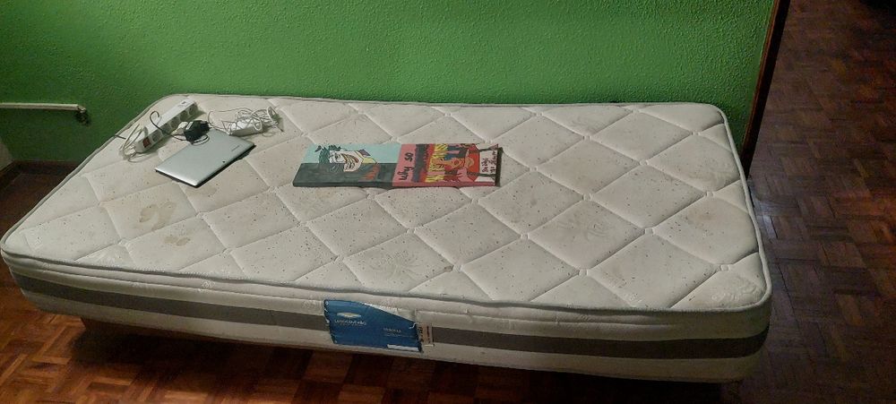 Cama Solteiro com pés