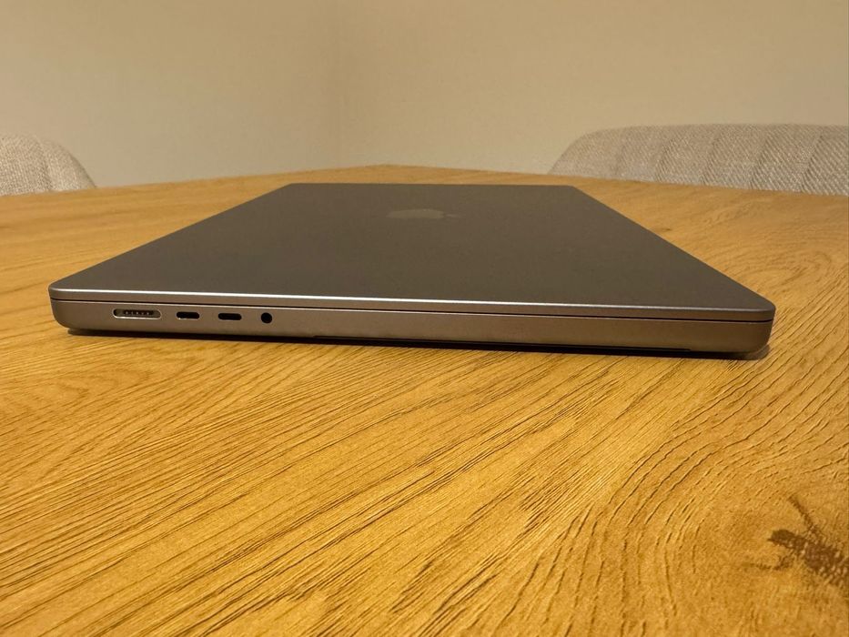 Macbook Pro 16” 16GB RAM 512 SSD