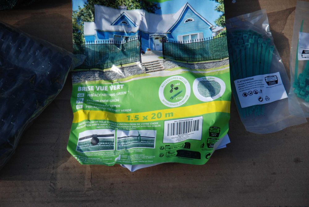 Osłona na płot ,zacieniajaca