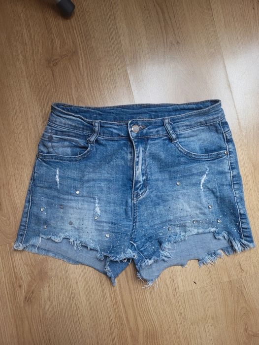 Krótkie spodenki jeansowe, z kryształkami