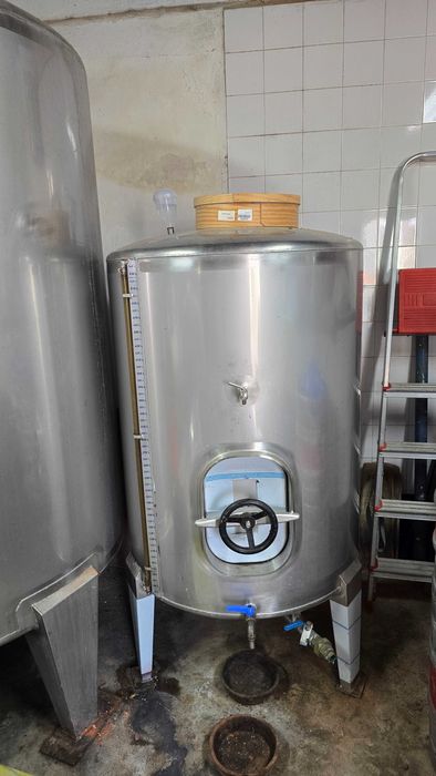 Depósitos INOX Vinho AISI 316L de 2000 e 550 lts
