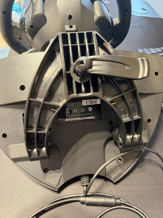 Kierownica Thrustmaster 458 Italia z pedałami i pudełkiem