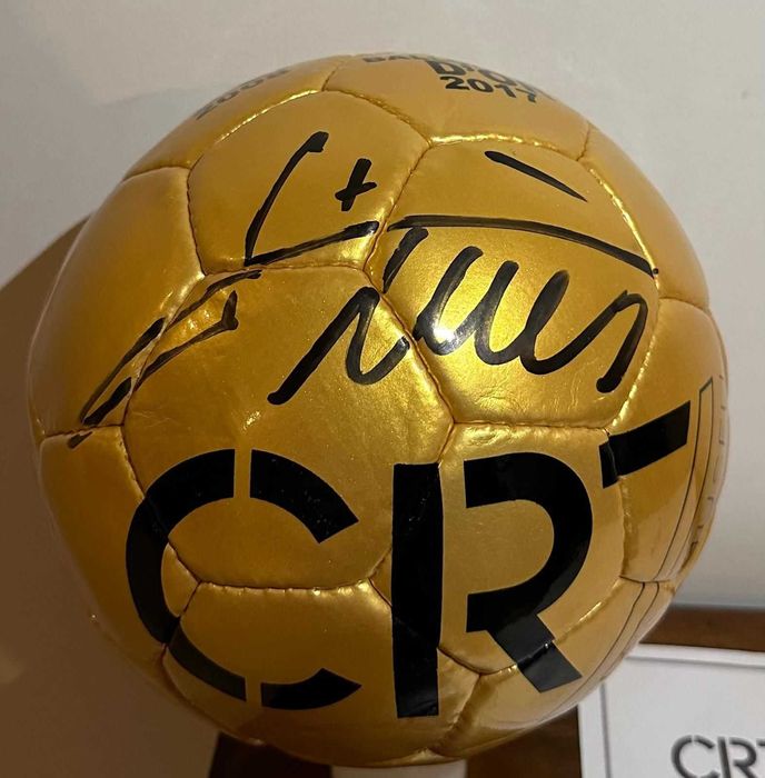 Bola autografada CR7+Certificado de oficialidade e Foto plastificadas