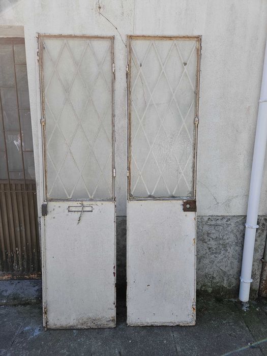 Porta antiga ferro maciço. 110.5 cms de largura x 223 cms altura