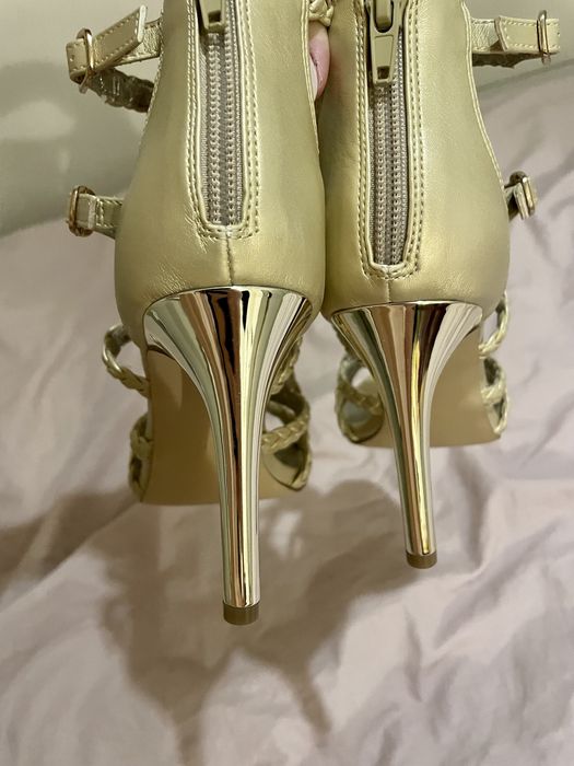 Szpilki sandałki Bullboxer złote 37