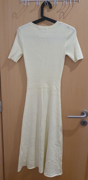 Vestido Zara amarelo de malha
